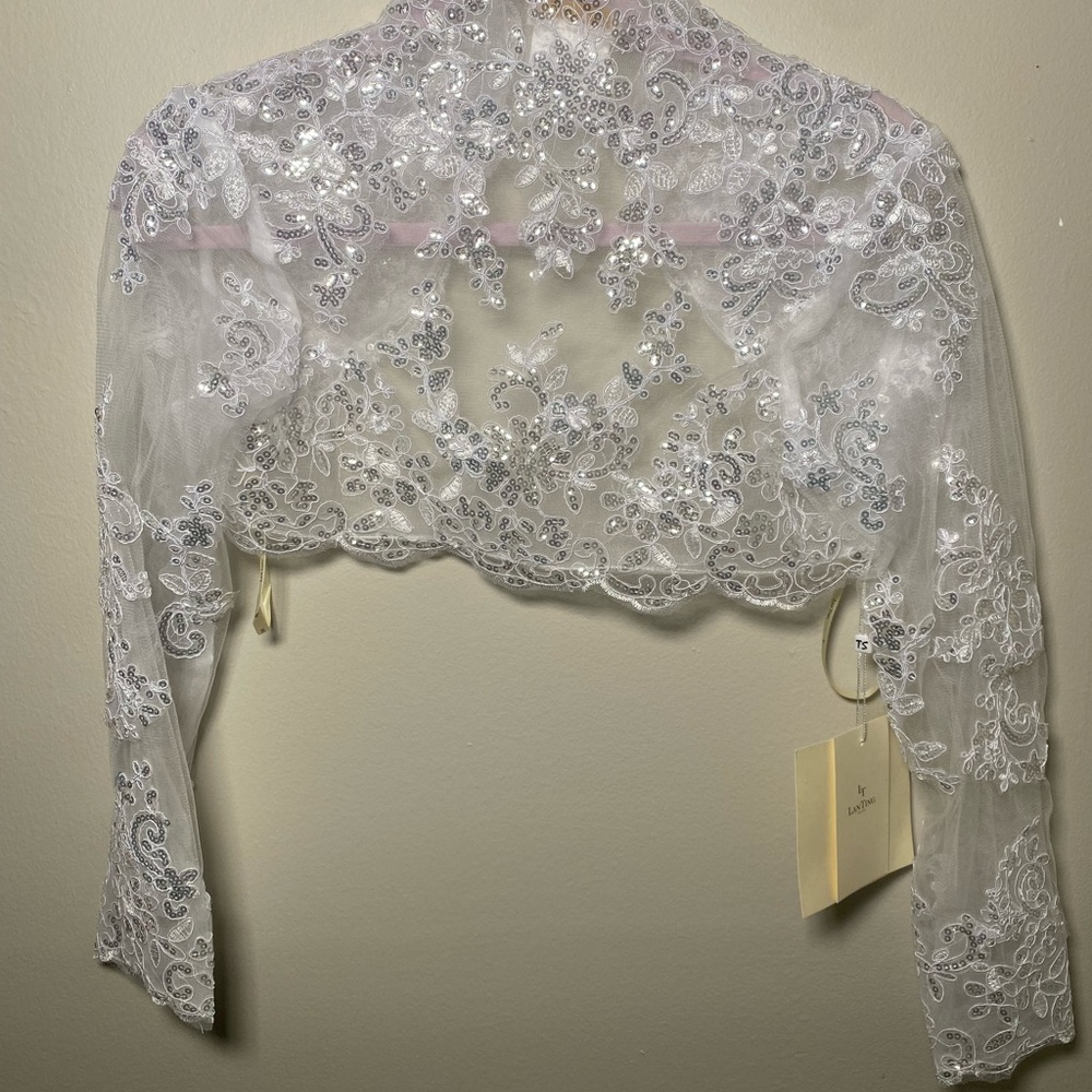 Elegant White Lace Bridal Wrap Dress topper NWT - Picture 4 of 4